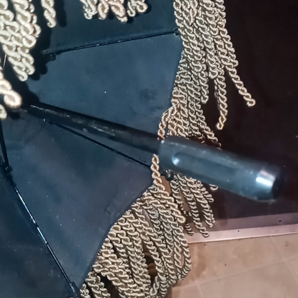 VINTAGE EUROPEAN PARASOL - Picture 4 of 5